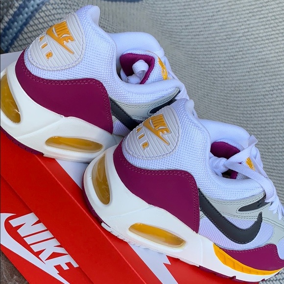 wmns air max correlate